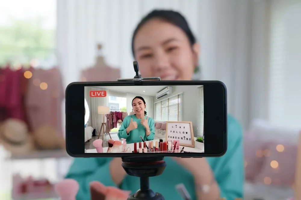 Định nghĩa host livestream