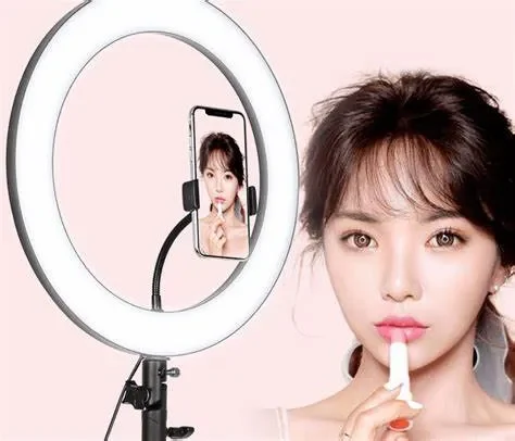 Idol livestream là gì? Khám phá thế giới tương tác trực tuyến của thần tượng